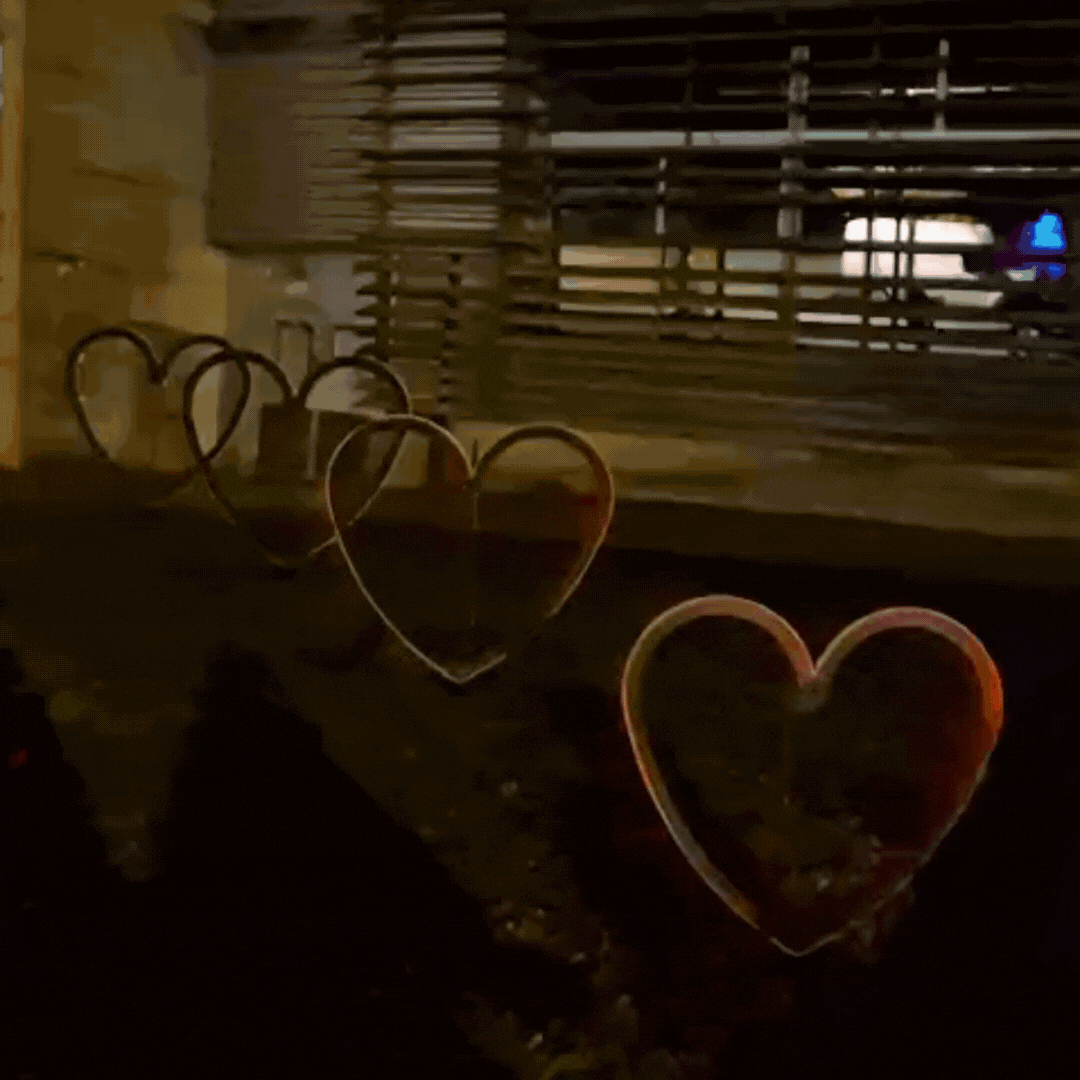 Vídeo de la instalación biométrica ‘Beats, beats, beats, heartbeats’ en Encén Montilivi 2025, donde la luz reacciona al latido de cada visitante