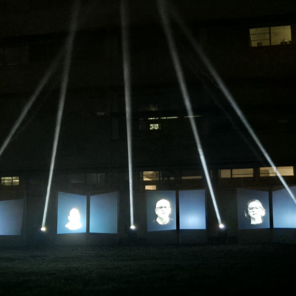 Instalación de pantallas y haces de luz exterior en Encén Montilivi 2025